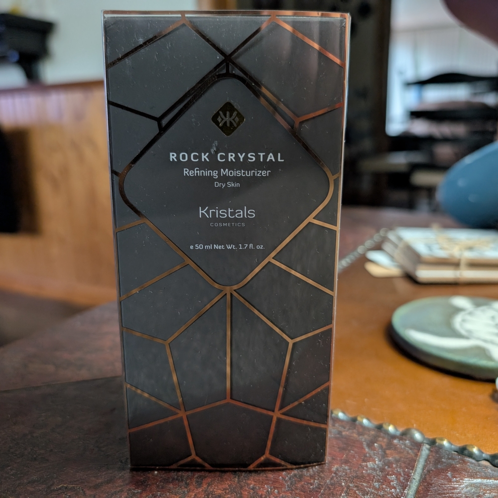 Black and Gold Luxe Moisturizer for Radiant Skin